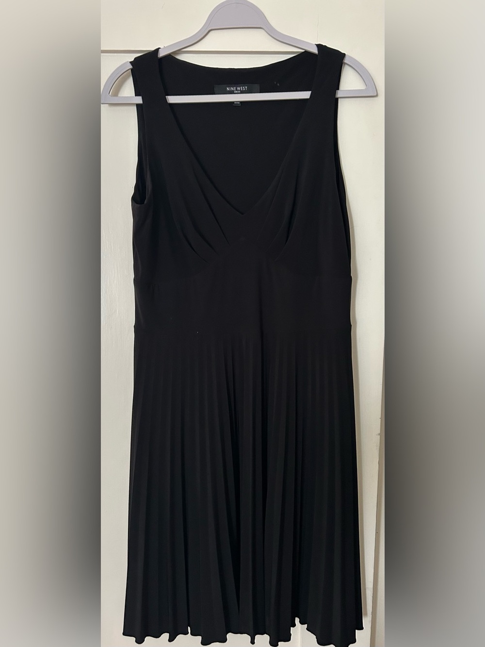 Nine West Black Sleeveless V-Neck Knee Length Dress - Size 14.